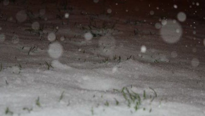 Çatalca ve Hadımköy&#039;de kar kalınlığı 20 santimetreye ulaştı