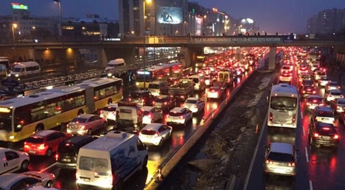 İstanbul&#039;da trafik kilit!