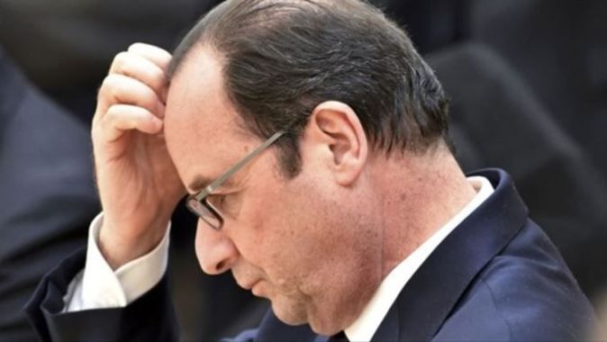 Hollande, Valls&#039;ı savundu