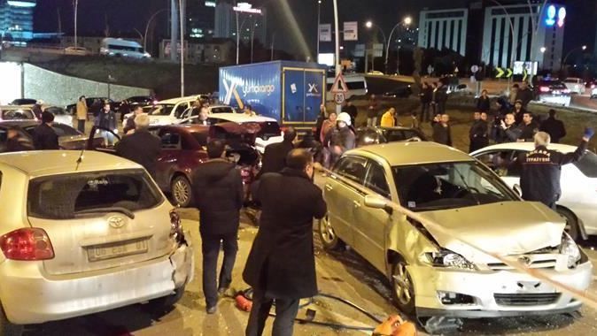 Ankara&#039;da zincirleme kaza dehşeti: 12 yaralı