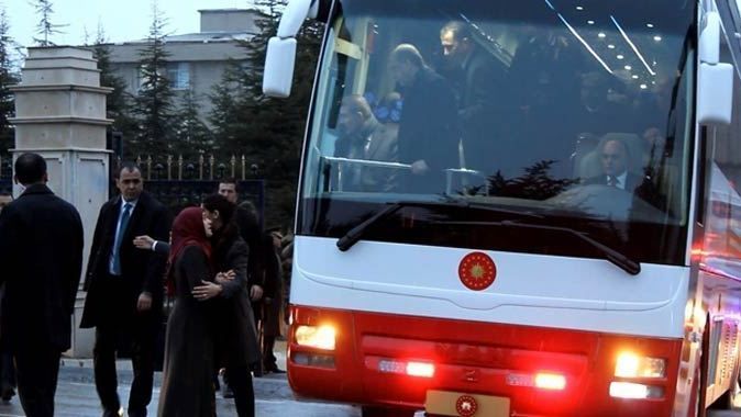 Erdoğan&#039;ın otobüsünü durdurdu, iki çocuğu için yardım istedi