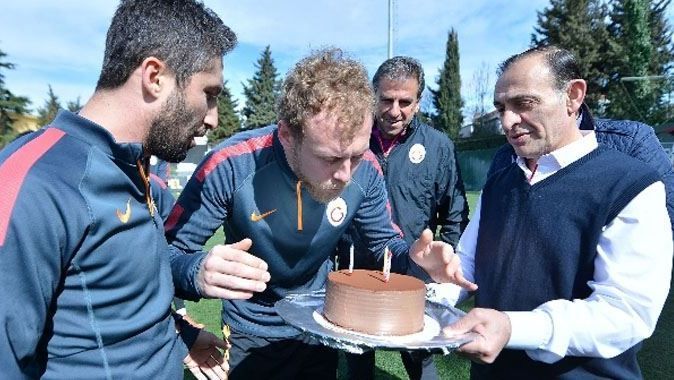 Galatasaray&#039;da sürpriz doğum günü