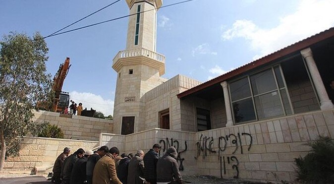 Batı Şeria&#039;da cami kundaklandı