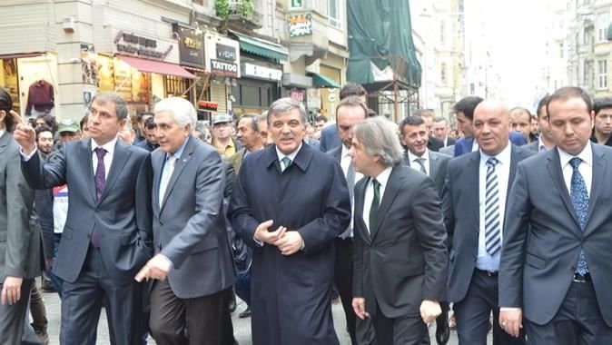Abdullah Gül&#039;&#039;den İstiklal Caddesi&#039;nde gezinti