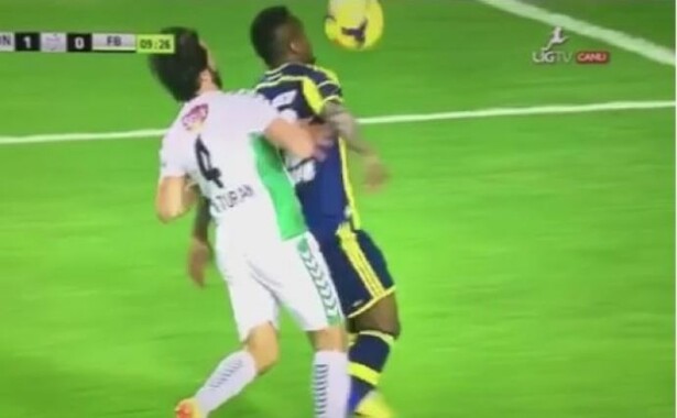 Konya&#039;da penaltı kaosu! İşte Fenerbahçelileri çıldırtan iki pozisyon