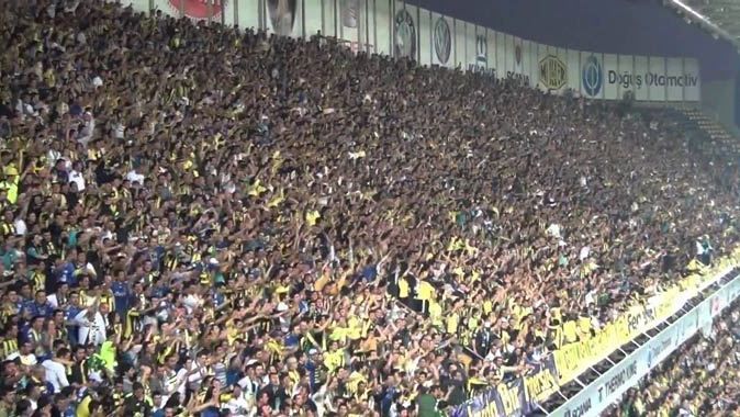 Fenerbahçe-Bayburt maçında bayrak gerginliği