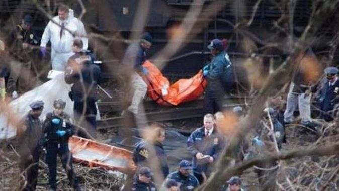 Yolcu treni araçlara çarptı: 7 ölü 12 yaralı