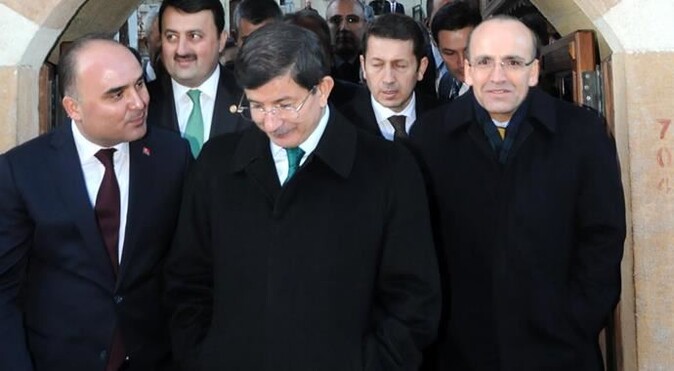 Başbakan Davutoğlu&#039;ndan türbe ziyaretleri