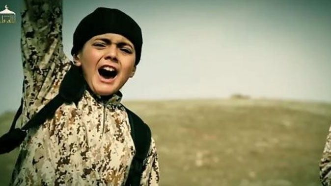 IŞİD&#039;den kan donduran infaz! 10 yaşındaki çocuk...