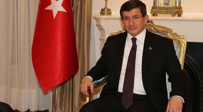 Davutoğlu Meclis&#039;te AK Partili vekillerle sohbet etti
