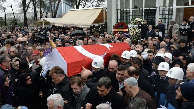 Erol Büyükburç&#039;un cenazesinde olay
