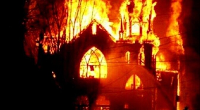 Pakistan&#039;da kiliseye bombalı saldırı: 10 ölü, 35 yaralı