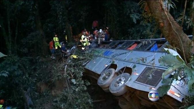 Brezilya&#039;da yolcu otobüsü uçuruma yuvarlandı: 51 ölü!
