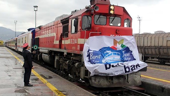 &#039;Barış Treni&#039; Kayseri Garı&#039;nda mola verdi