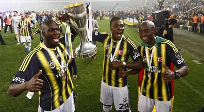 Fenerbahçe&#039;nin forvetleri savunmacılarla yarışıyor