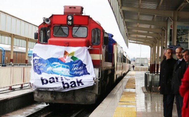 &#039;Barış Treni&#039; Sivas Garı&#039;nda mola verdi