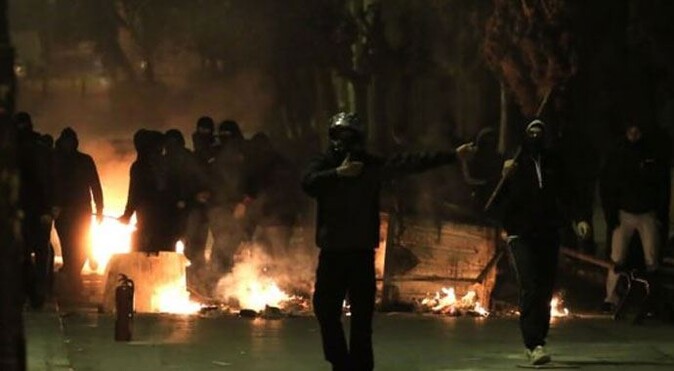Yunanistan yine karıştı! Sokaklar yangın yeri