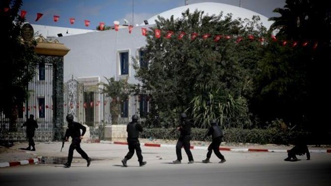 Tunus&#039;ta müzeye baskın: 8 turist öldürüldü