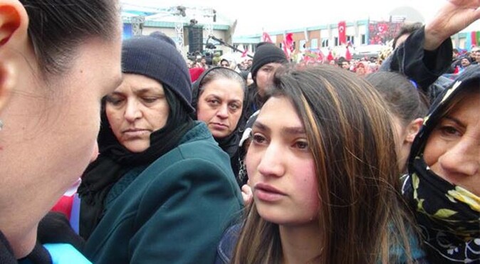 Erdoğan, genç kızın gözyaşlarını görünce dayanamadı!