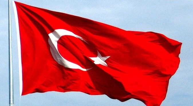Batman&#039;da Türk bayrağını indirip yakmaya çalıştılar