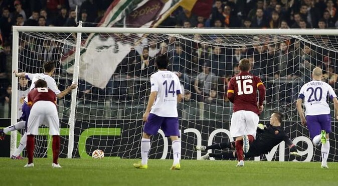 Cüneyt Çakır yönetti, Roma dağıldı Fiorentina turladı!
