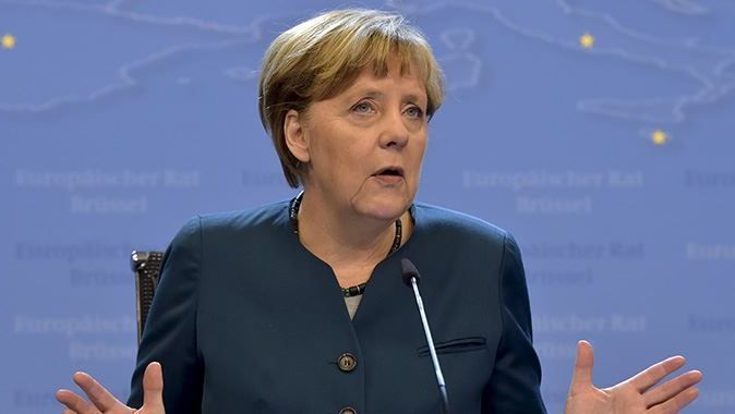 Merkel&#039;den Yunanistan&#039;a eleştiri