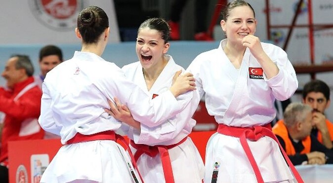 Kadın karatecilerden tarihi başarı