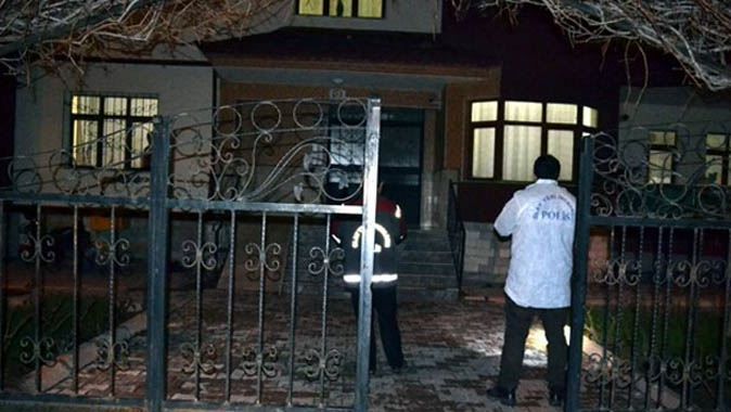 Abdullah Gül&#039;ün acı günü! Akrabası evinde ölü bulundu