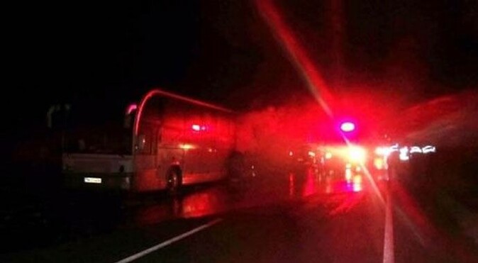 Seyir halindeki yolcu otobüsü alev aldı