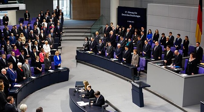 Fransa&#039;daki kazada hayatını kaybedenler Alman Meclisi&#039;nde anıldı