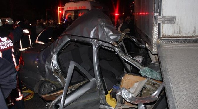 Beyoğlu&#039;nda akıl almaz kaza, yaralılar var