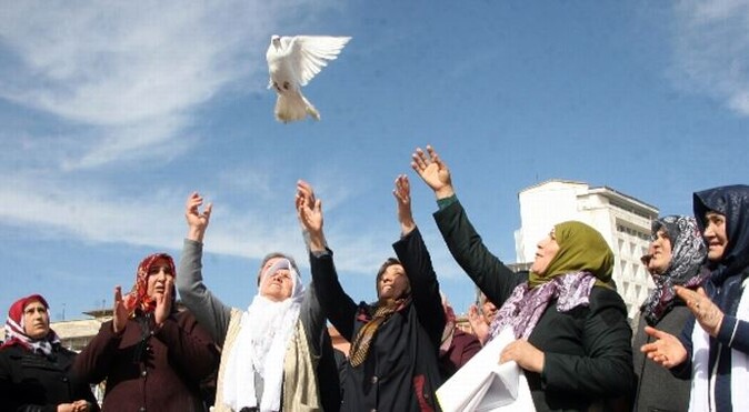  Kürt ve Türk anneler barışa güvercin uçurdu