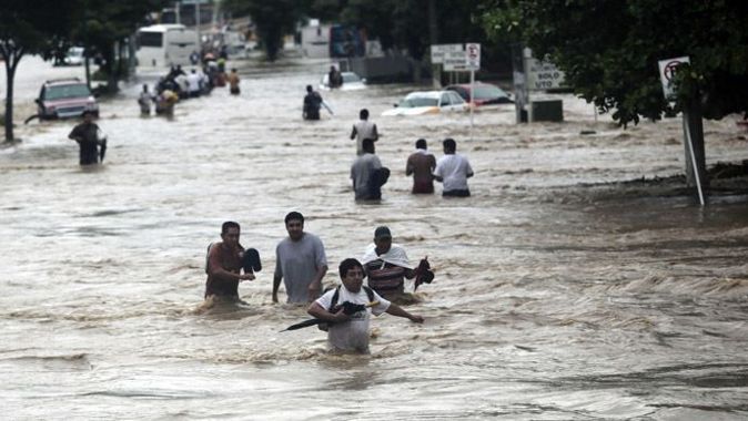 Meksika&#039;da sel nedeniyle 7 kişi öldü