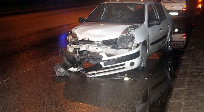 Manisa&#039;da otomobiller çarpıştı: 6 yaralı