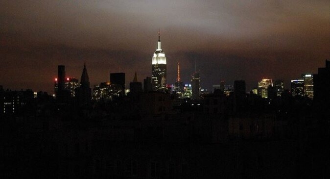 New York&#039;ta 1 saat karanlık