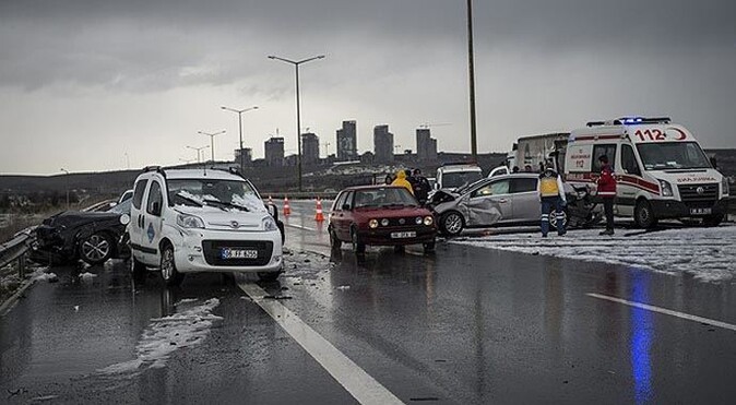 Ankara&#039;da aşırı yağış kazalara neden oldu