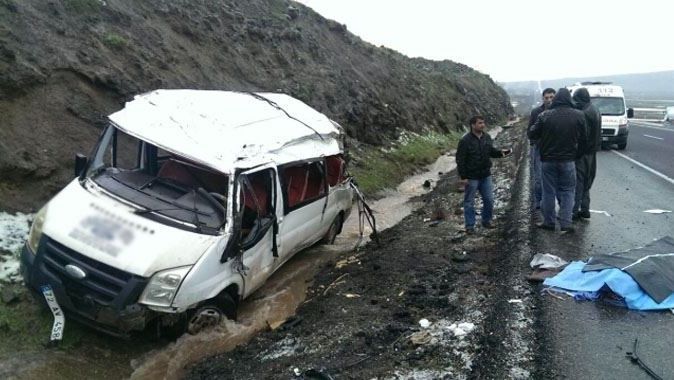 Şanlıurfa&#039;da feci kaza: 1 ölü, 14 yaralı