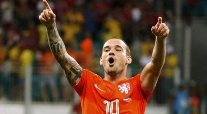 Uefa Sneijder&#039;i öve öve biteremedi