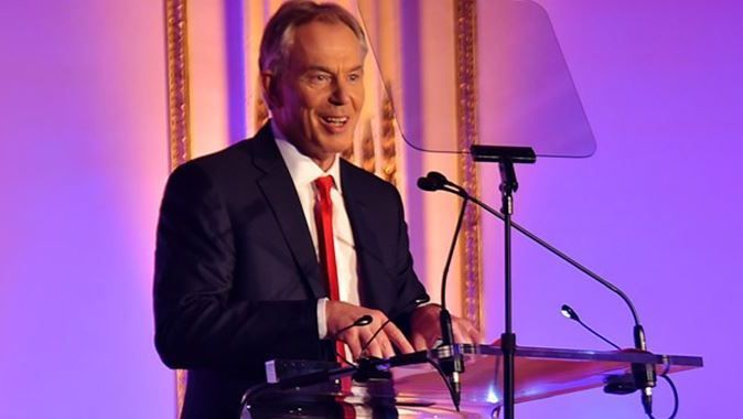 İngiliz sivil toplum kuruluşu Blair&#039;e verdiği ödül için özür diledi
