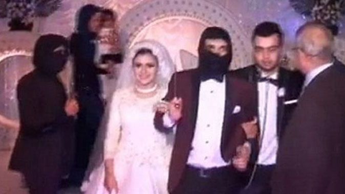 Bunu da gördük! IŞİD konseptli düğün
