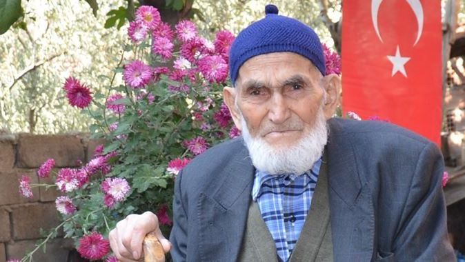 80 yıllık eşini kaybeden 103 yaşındaki Hamit dede, yalnız kaldı