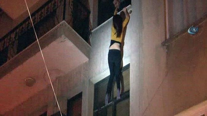 İzmir&#039;de korkunç olay! Genç kadın pencereden böyle düştü...