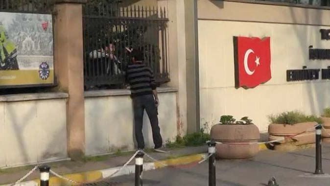 İstanbul Emniyet Müdürlüğü önündeki çatışmadan ilk görüntüler