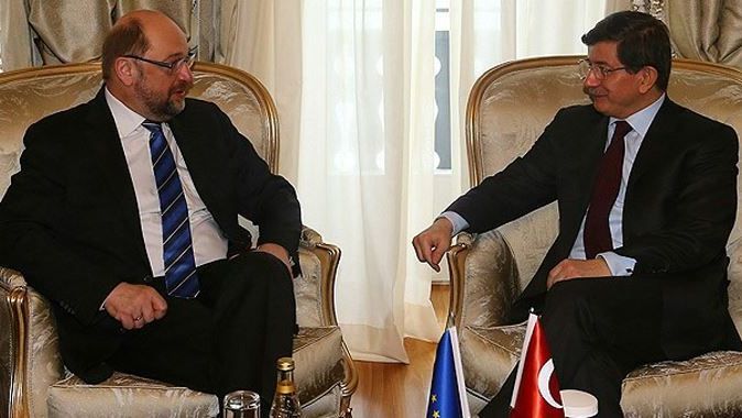 AP Bakanı da çark etti! Davutoğlu&#039;nu telefonla arayıp...