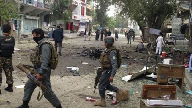 Afganistan&#039;da bankaya intihar saldırısı: 33 ölü