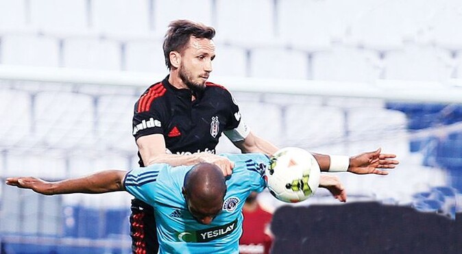 Son 2 haftada 5 puan kaybeden Beşiktaş, Kasımpaşa&#039;ya patladı