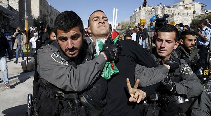 İşgalci İsrail güçleri, Filistinli milletvekilini gözaltına aldı