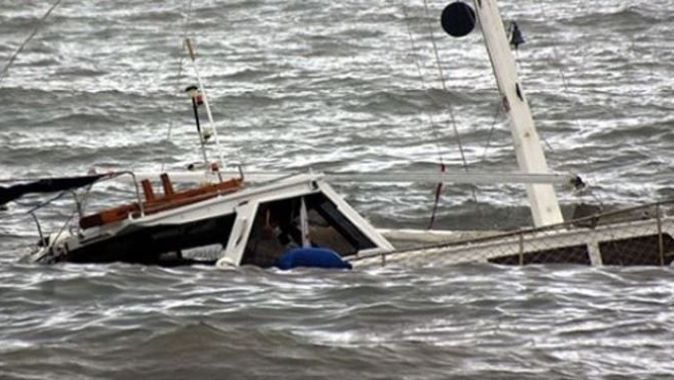 İtalya&#039;da balıkçı teknesi battı