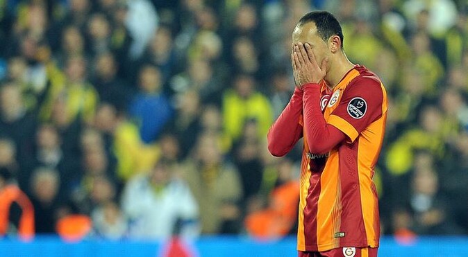 Galatasaray son dakikalarda puan kaybetti