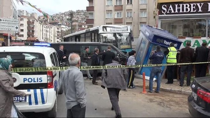 İstanbul&#039;da bir halk otobüsü dehşeti daha!